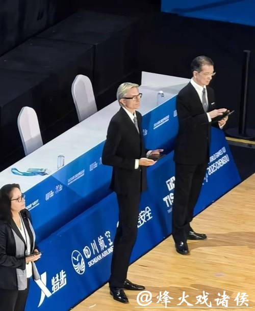 前裁判哈维尔·埃斯特拉达:揭秘西甲裁判年薪30万欧背后的真相 前裁判哈维尔·埃斯特拉达:揭秘西甲裁判年薪30万欧背后的真相