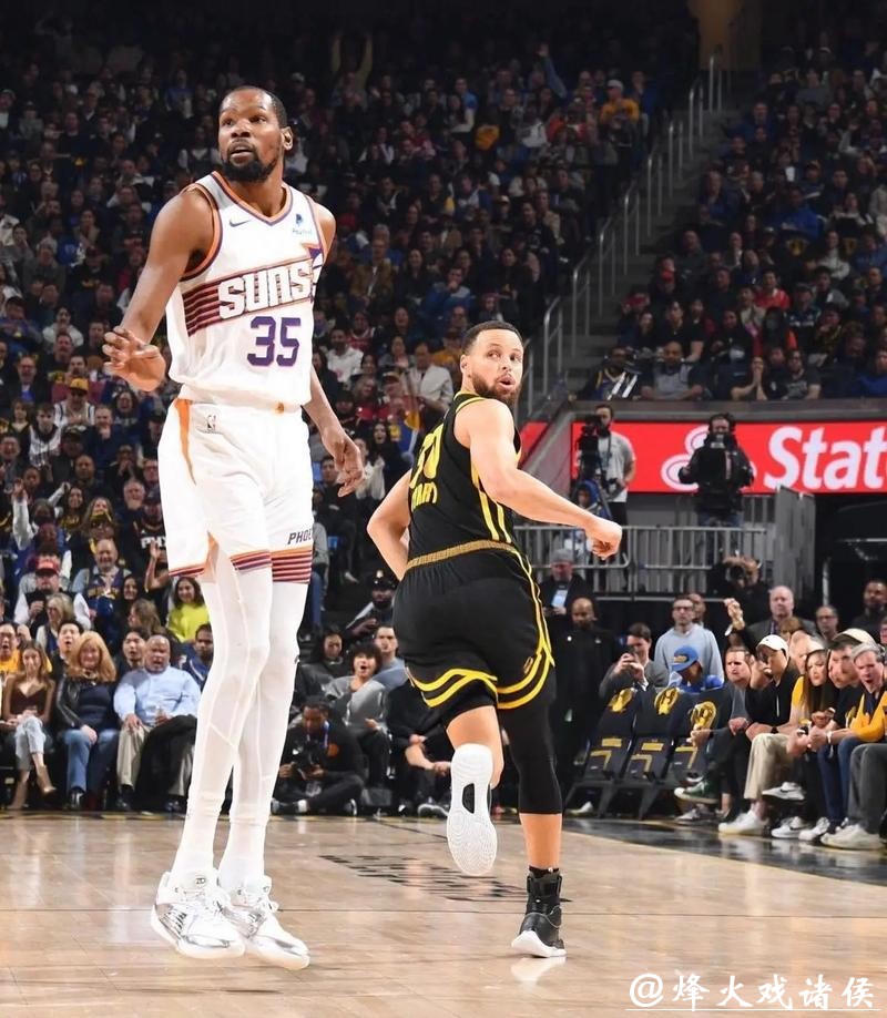 库里全场三分15中8空砍38分，其余勇士球员三分仅30中7